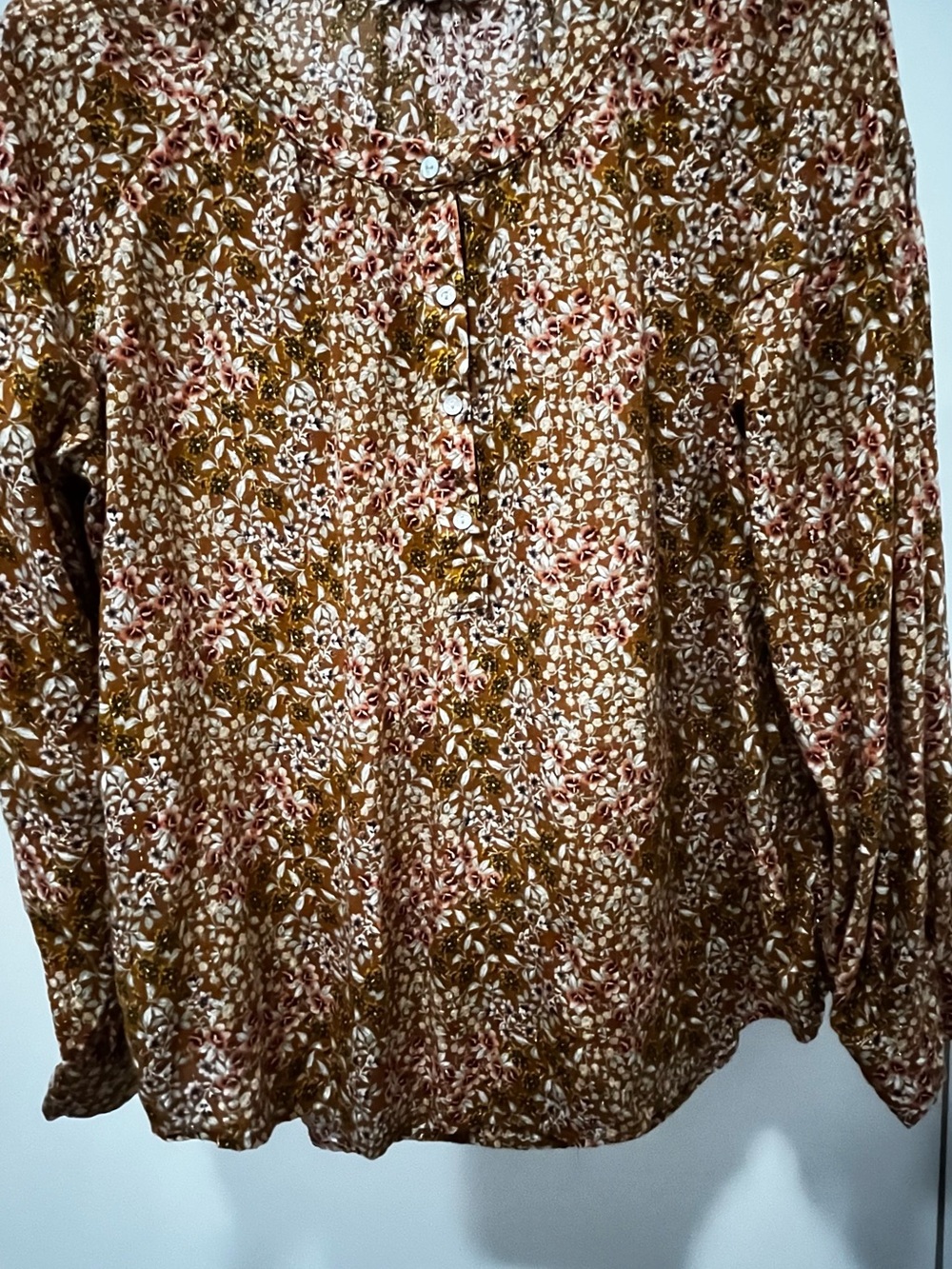 Vintage Floral Button-Front Blouse in Brown and Cream, Metallic gold thread, mot